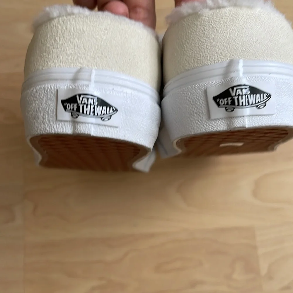 Vans - Picture 7 of 9